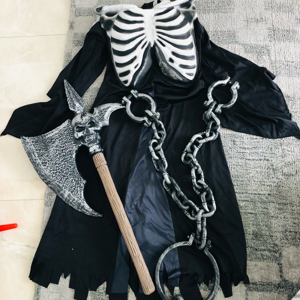 Skeleton costume